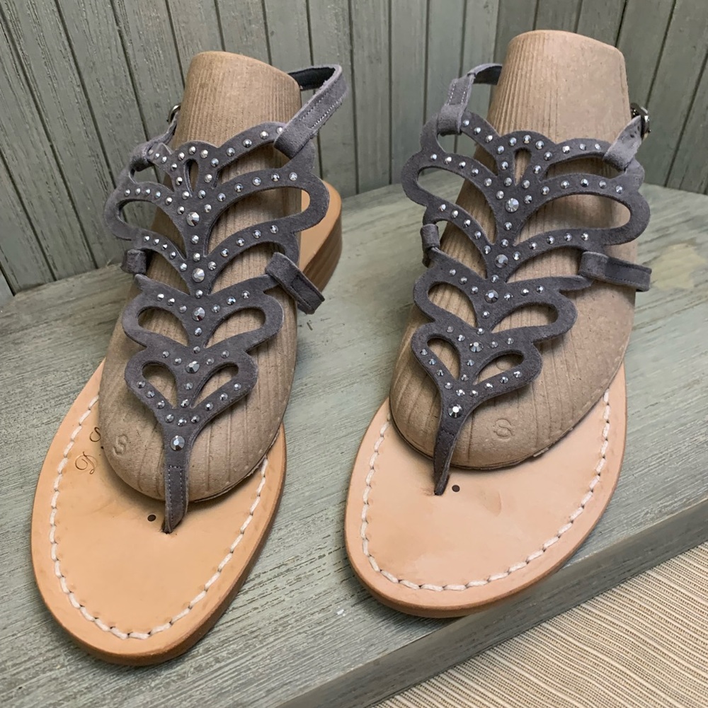 Capritouch Gray Suede Thong Sandal Size 6